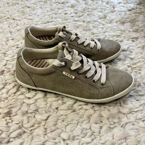 Taos Footwear Star Comfort Khaki Tan Canvas Lace-up Sneakers Sz 8.5 EUC